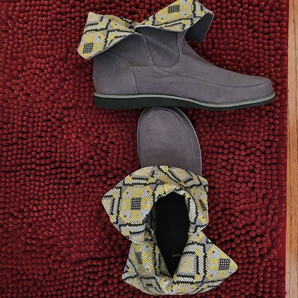 Sanuk Gray Drop Top Ankle Boots - Picture 2 of 9